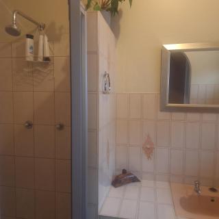 Sunset Studio Romantic Escape with Pool View - Hartbeespoort - 8