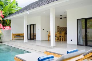 Lush Tropical Villa Central Amed - 0