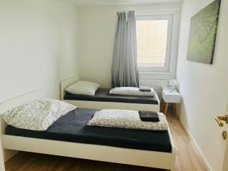 Central Spacious Flat with Balcony View - Wenen - 6