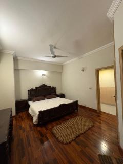 Chic 1BR suite w private K&B - Islamabad - 1
