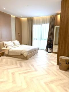 Cozy, Fully Fitted Smart Home - 6