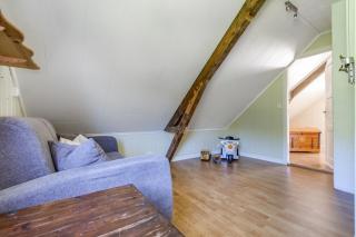 Serene Countryside Holiday Home with Fjord Views and blooming Gardens - Bodø - 5