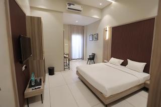 Vaishnav Hotel - Latur - 4