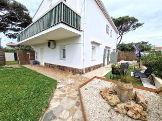 2 pièces en rez-de-villa avec beau jardin près plage - Hyères - 0