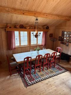 Family-friendly cabin in idyllic mountain setting - 3