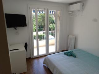 Modern apartment, steps from tramway - Nice - 9