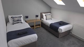 4 Bedroom Home Tameside Greater Manchester Sleeps 8 - Manchester - 8