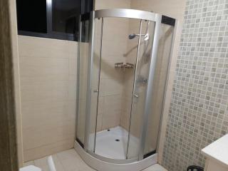 beautifully furnished one bedroom with children playground private parking fully equipped gym swimming pool and scenic city views - Nairobi - 6