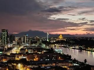 Kuching City Center Riverine Apartment with Balcony and City View - Kuching - 8