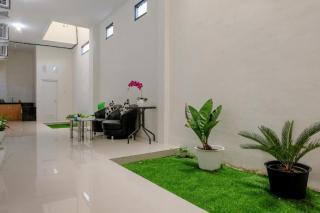 Super OYO Capital O 2798 Semeru Residence Syariah - Jember - 7