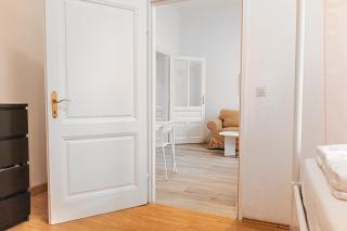 Comfy 2BR Apt, Central Located and Spacious - Wenen - 1