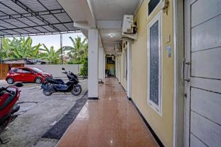 OYO 91653 Grand Syariah Hagawa Lamongan Near SPORT CENTER LAMONGAN - Lamongan - 2