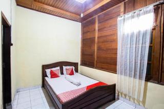 OYO 92572 Mountain View Homestay - Manado - 9