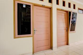 OYO Life 93662 Kost Pak Budi - Sragen - 7