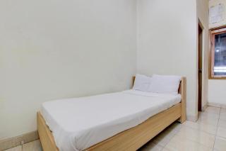 OYO Life 93662 Kost Pak Budi - 7