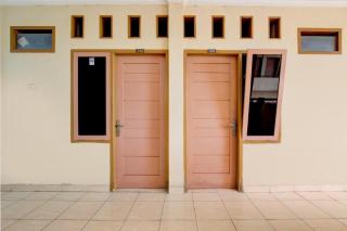 OYO Life 93662 Kost Pak Budi - Sragen - 3