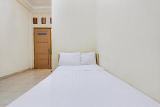 OYO Life 93662 Kost Pak Budi - Sragen - 1