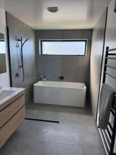 Remarkable Lakeview Escape - Queenstown - 3