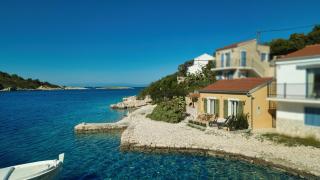 Seafronthouse NIKŠA, 2 km from Vis - Rogačić - 0