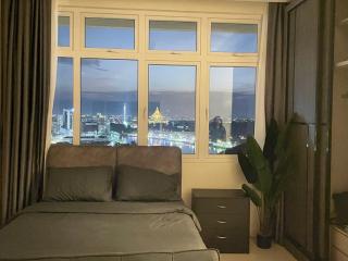 Kuching City Center Riverine Apartment with Balcony and City View - Kuching - 4