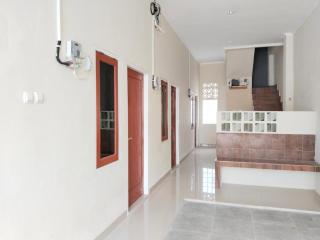 U Eleven Syariah Homestay - Jakarta - 7