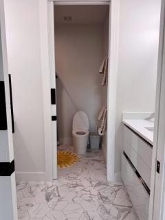 Bright 2-Level Modern 4BR Home - Oldsmar - 8