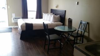 Chinook Country Inn - 1