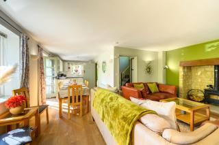 Cosy Cotswold Lodge by Your Home Here - SUMMER SALE for 3 PLUS NIGHTS - ideal for families with log-burner, spa, private parking and heated swimming pools - Ashton Keynes - 9