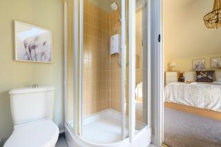 Cosy Cotswold Lodge by Your Home Here - SUMMER SALE for 3 PLUS NIGHTS - ideal for families with log-burner, spa, private parking and heated swimming pools - Ashton Keynes - 5