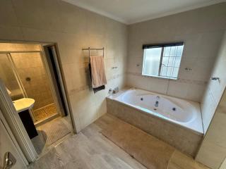 Cozy Calm Apartment with Pool - 3