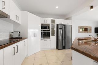 Stunning Waterfront Coastal Retreat, sleeps 13 - Twin Waters - 1
