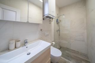 Martin di Cattaro-Cosy Retreat Steps from Old Town - 4