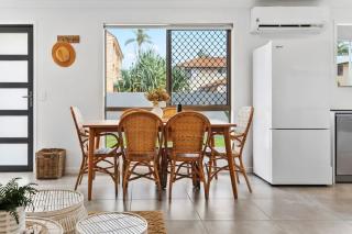 Coastal 3BR Beachside Haven, Pet-Friendly! - Buddina - 4