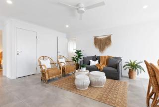 Coastal 3BR Beachside Haven, Pet-Friendly! - Buddina - 2