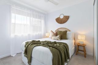 Coastal 3BR Beachside Haven, Pet-Friendly! - Buddina - 1