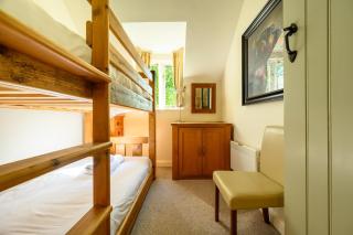 Cosy Cotswold Lodge by Your Home Here - ideal for families, log-burner, spa, private parking, EV Hookup included and heated swimming pools - 2