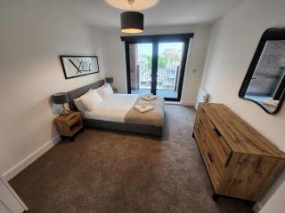 Modern & Bright 2 Bedroom Apartment in Liverpool - 6