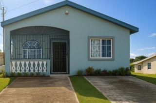 Entire Home in Discovery Bay, Jamaica - Nature Views & Relaxing Space - 8