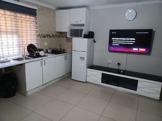 Gold Crown Self-Catering Apartment - Johannesburg - 3