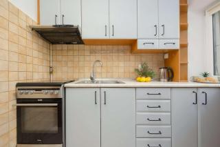 Bright Apartment Close to Old Town and Metro by Noclegi Renters - Warschau - 8