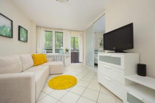 Bright Apartment Close to Old Town and Metro by Noclegi Renters - Warschau - 0
