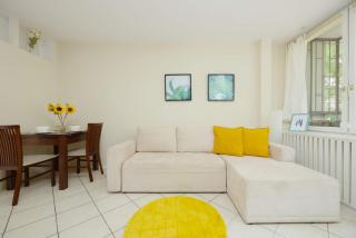 Bright Apartment Close to Old Town and Metro by Noclegi Renters - Warschau - 2