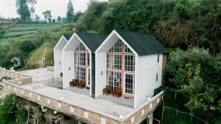 White Cabin By Travelink - Dieng - 0
