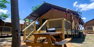 Impressive Safari Tent with Barbecue in Staples, Texas - - 7
