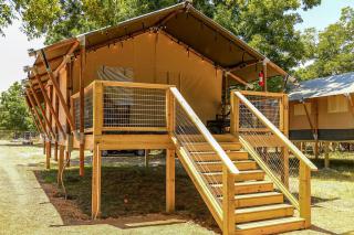Lovely Safari Tent with River Access, Fire Pit and Barbecue in Staples, Texas - - 4