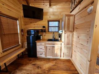 Sweet Tree Cabin with Grill Overlooking the Lake in Ohio - - 7