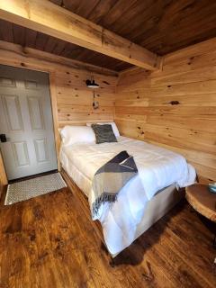 Sweet Tree Cabin with Grill Overlooking the Lake in Ohio - - 5