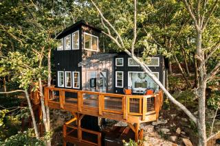 Breathtaking Tree House with Jacuzzi and Lofted Interior in Georgia - Rising Fawn - 0