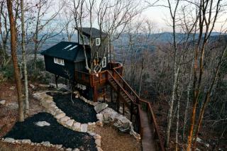 Breathtaking Tree House with Jacuzzi and Lofted Interior in Georgia - Rising Fawn - 2