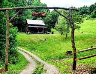 Renovated Cottage with Spa Surrounded by Beautiful Hiking Trails in Ohio - Uhrichsville - 1